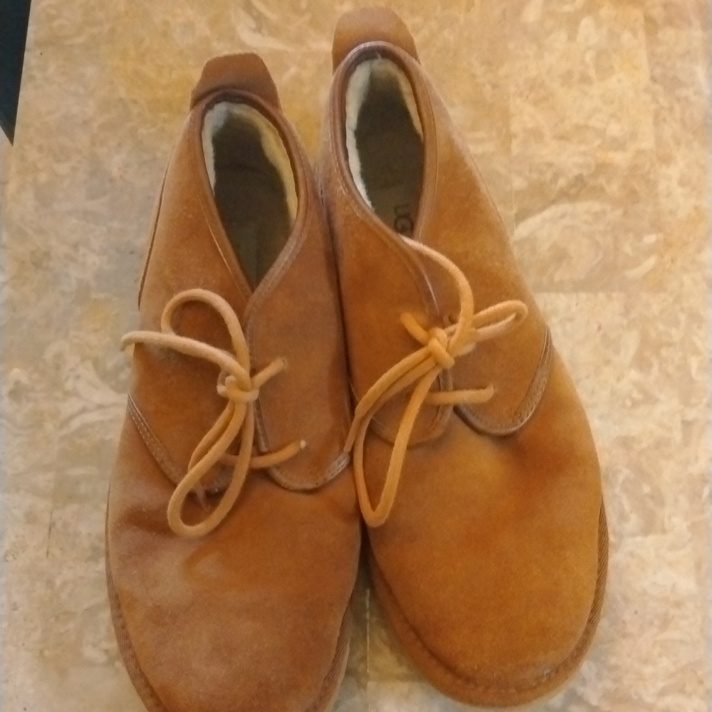 Men's UGG boot/slippers. size 10 brown.